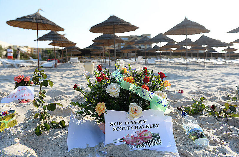 Mindestens 38 Menschen starben bei einem Terroranschlag in dem tunesischen Badeort Sousse - größtenteils Urlauber.