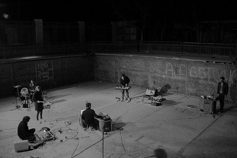 Die Filmtage 2013 werden mit der Deutschlandpremiere des Dokumentarfilms &bdquo;Pánico, la banda que buscó el sonido debajo&ldquo; eröffnet.