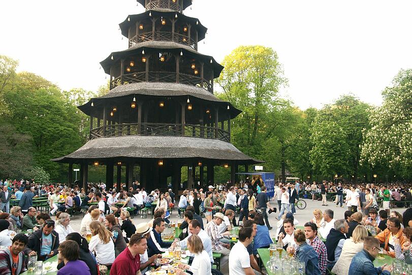 Am Chinesischen Turm brach am Samstag ein Feuer aus.