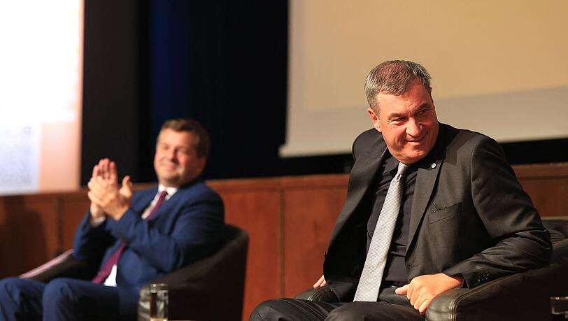Bayerns Ministerpräsident Markus Söder (CSU, r) und Sachsen-Anhalts Ministerpräsident Sven Schulze (CDU) diskutierten über Wirtschaftspolitik. Bayerns Ministerpräsident Markus Söder (CSU, r) und Sachsen-Anhalts Ministerpräsident Sven Schulze (CDU) diskutierten über Wirtschaftspolitik.