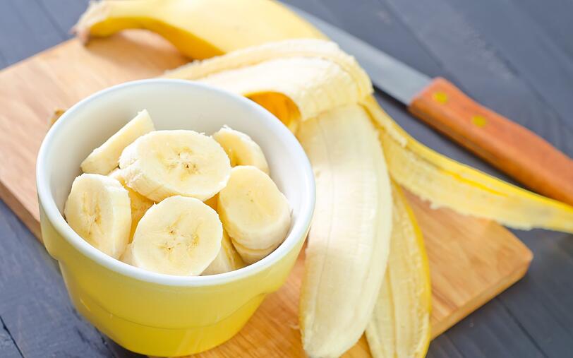 Wer es lieber süß mag, kann stattdessen zu Bananen greifen: Der enthaltene Fruchtzucker versorgt Ihren Körper mit ausreichend Energie. Und auch Kalium, Magnesium und Vitamine machen munter. Wer es lieber süß mag, kann stattdessen zu Bananen greifen: Der enthaltene Fruchtzucker versorgt Ihren Körper mit ausreichend Energie. Und auch Kalium, Magnesium und Vitamine machen munter.
