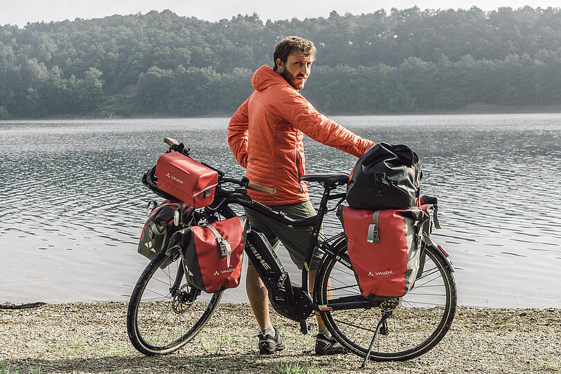 Das ganze Leben passt in seine Fahrradtaschen, sagt Semsch.