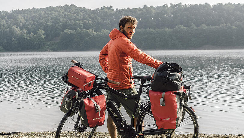 Das ganze Leben passt in seine Fahrradtaschen, sagt Semsch. Das ganze Leben passt in seine Fahrradtaschen, sagt Semsch.