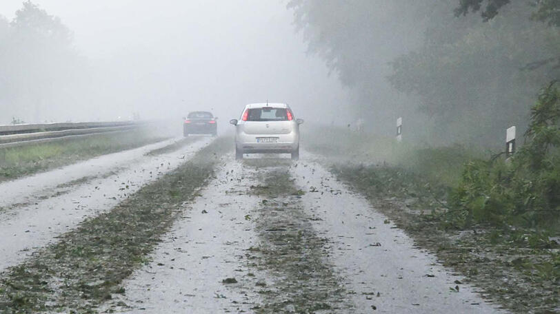 Auf zahlreichen Straßen lagen Unmengen an herunter gefallenem Laub.