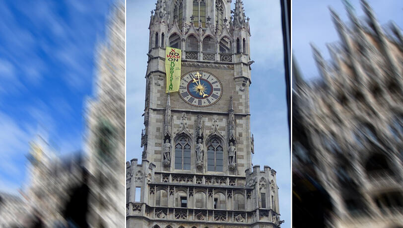 Das Banner hing am Freitagmorgen am Rathausturm. Das Banner hing am Freitagmorgen am Rathausturm.