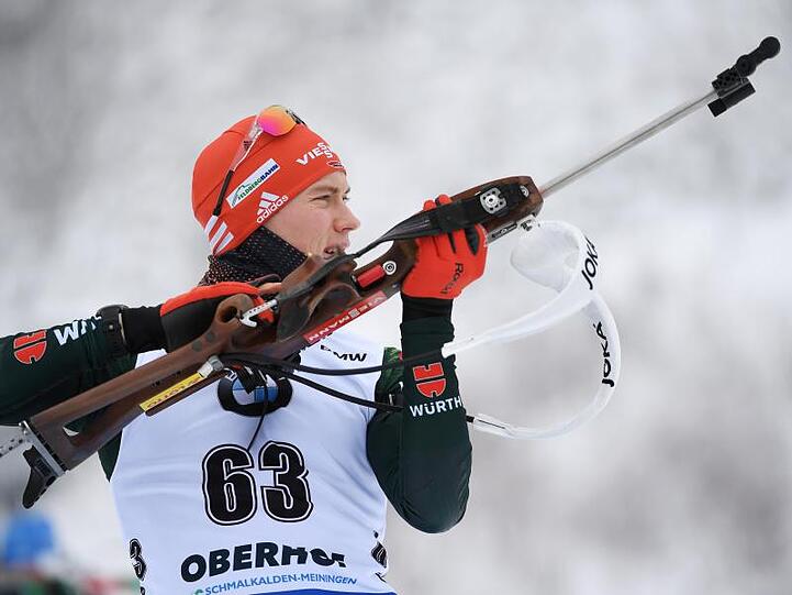 Benedikt Doll beim Schießen in Oberhof.