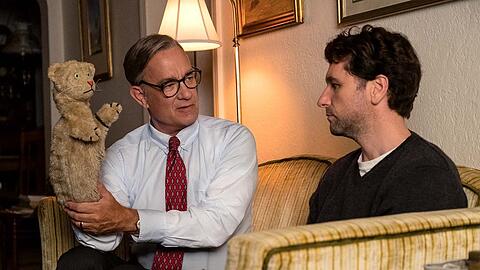 Mr. Rogers (Tom Hanks) ist wunderbarer ein Kinderfreund, Enthüllungsjournalist Lloyd (Matthew Rhys) ist davon aber weniger begeistert.