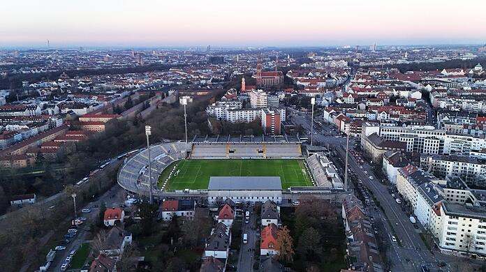Ein Kultort des Münchner Fußballs mit hohem Sanierungsbedarf: das Grünwalder Stadion.