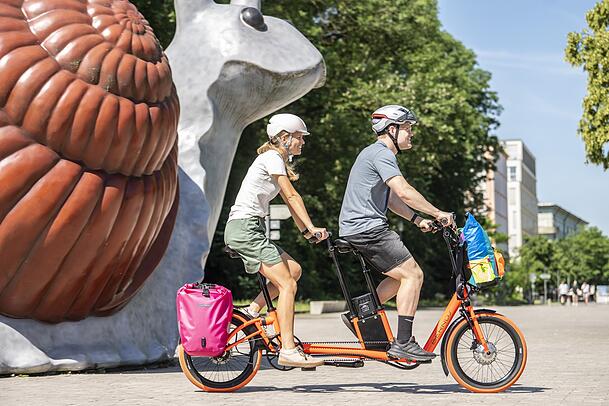 Zu zweit auf dem Tandem macht das Radeln gleich mehr Spa&szlig;.