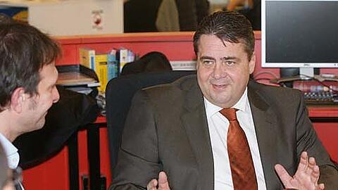 Sigmar Gabriel bei der AZ. Er ist optimistisch, dass es 2013 für Rot-Grün reicht.