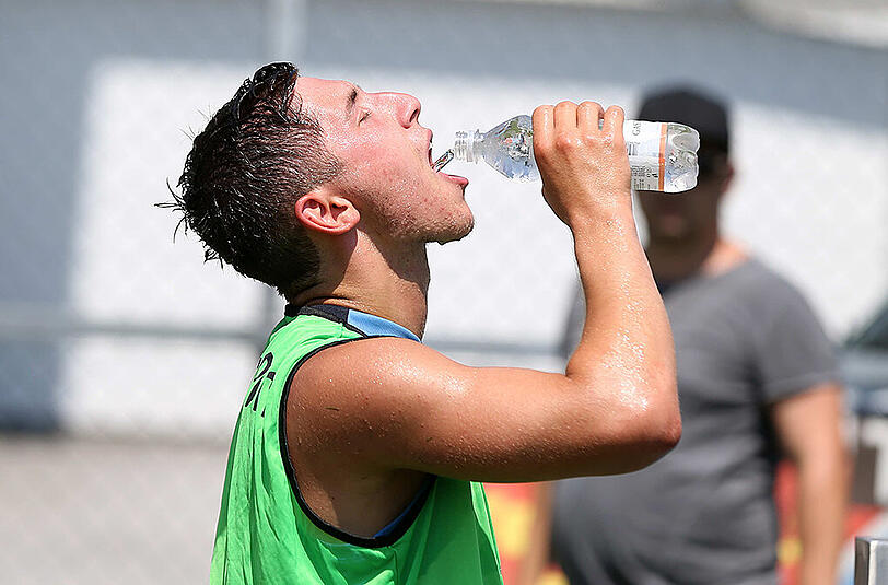 Schwitzen, schwimmen, strampeln: Die Löwen absolvieren am ersten Tag im Trainingslager in Bad Häring ein buntes, abwechslungsreiches Programm. Und sie haben offensichtlich Spaß dabei.