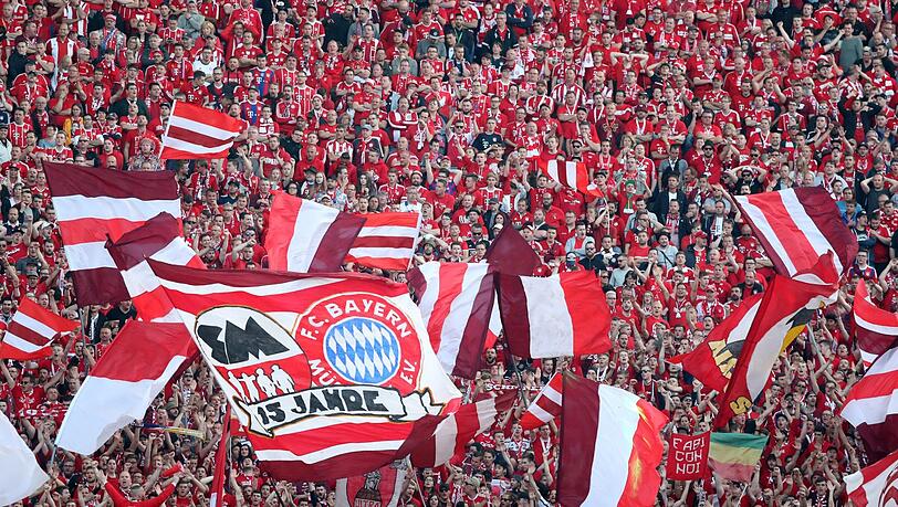 Die meisten Fußballfans in Deutschland bezeichnen den FC Bayern als ihren Lieblingsverein. Die meisten Fußballfans in Deutschland bezeichnen den FC Bayern als ihren Lieblingsverein.
