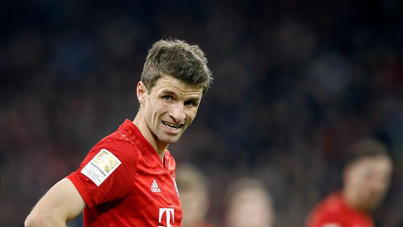 Fußball mit Gesichtsschutz - was Thomas Müller wohl davon hält?