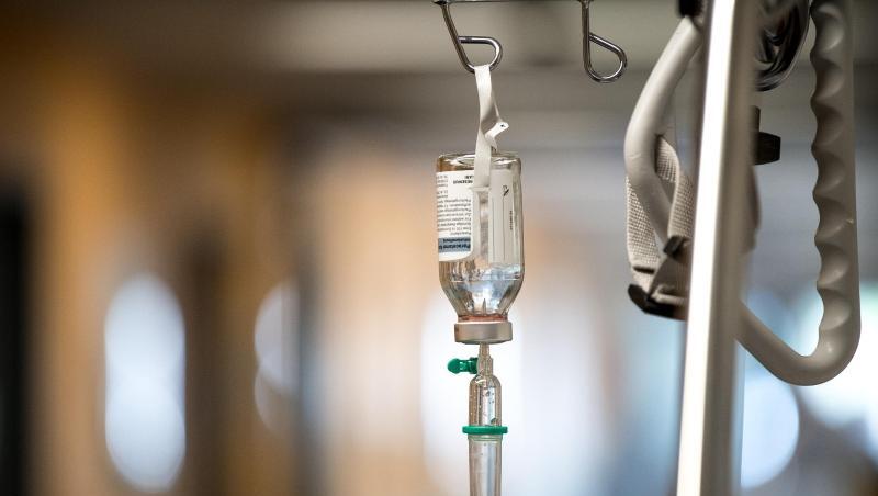 Ein Tropf hängt an einem Krankenhausbett auf dem Flur der Notaufnahme eines Klinikums. Foto: Fabian Sommer/dpa/Archivbild Ein Tropf hängt an einem Krankenhausbett auf dem Flur der Notaufnahme eines Klinikums. Foto: Fabian Sommer/dpa/Archivbild