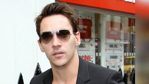 Jonathan Rhys Meyers kommt mit Bewährung davon.