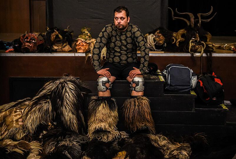 Der Stadtplatz der tschechischen Kleinstadt Kaplice gehörte gestern den Krampussen: Die Bilder vom Grusel-Lauf.
