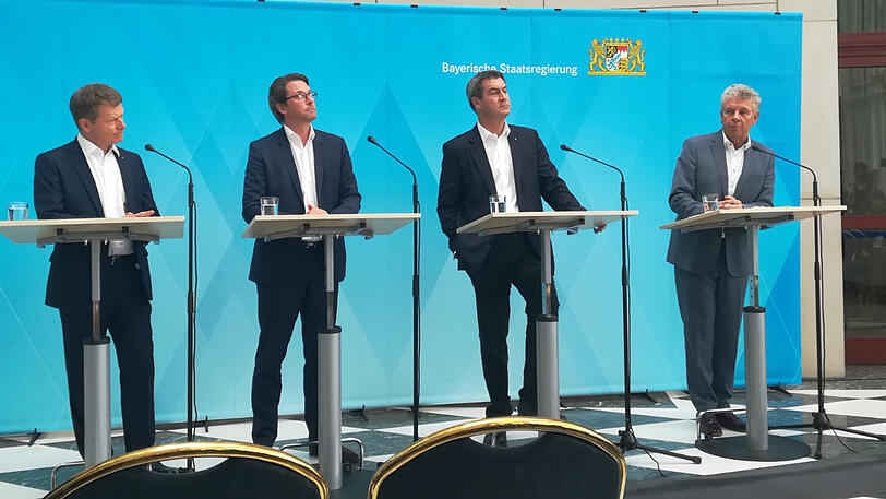 DB-Chef Richard Lutz, Bundesverkehrsminister Andreas Scheuer, Ministerpräsident Markus Söder und Münchens OB Dieter Reiter (v.l.) bei der Pressekonferenz am Dienstag.