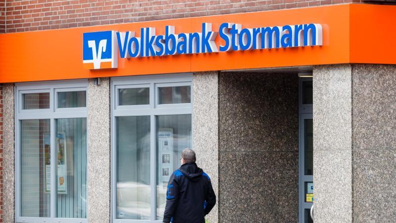 Auch im nächsten Jahr dürften die Ergebnisse nach Einschätzung des Bundesverbandes der Deutschen Volksbanken und Raiffeisenbanken (BVR)unter Druck bleiben. Auch im nächsten Jahr dürften die Ergebnisse nach Einschätzung des Bundesverbandes der Deutschen Volksbanken und Raiffeisenbanken (BVR)unter Druck bleiben.