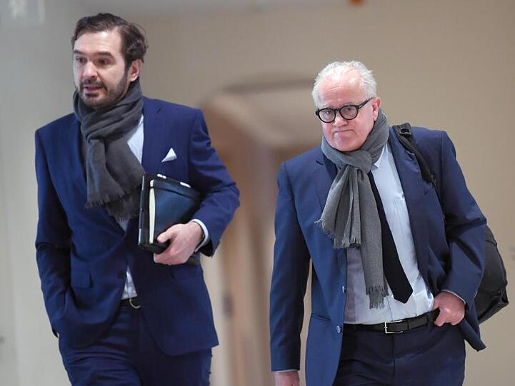 DFB-Präsident Fritz Keller (r) und Generalsekretär Friedrich Curtius kommen zur Mitgliederversammlung der DFL.