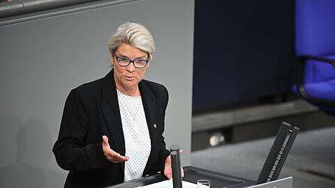 Ein Rauchverbot im Auto soll Schwangere und Minderjährige vor den Gefahren des Passivrauchens schützen, die CDU-Politikerin Borchardt warnt vor Symbolpolitik. (Symbolbild)
