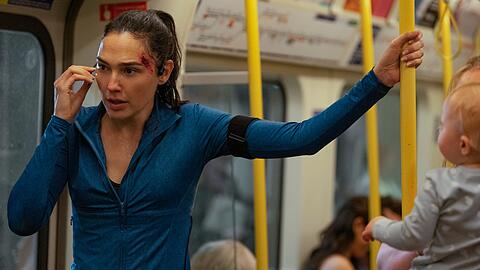 F&uuml;r den Action-Thriller "The Runner" musste Gal Gadot viel rennen, dabei brach sie sich beide F&uuml;&szlig;e.