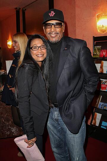 Ron Williams mit Freundin Gloria Opida bei der Premiere der Komödie "The Kingês speech" am 18.09.2013 im Bayerischen Hof in München.