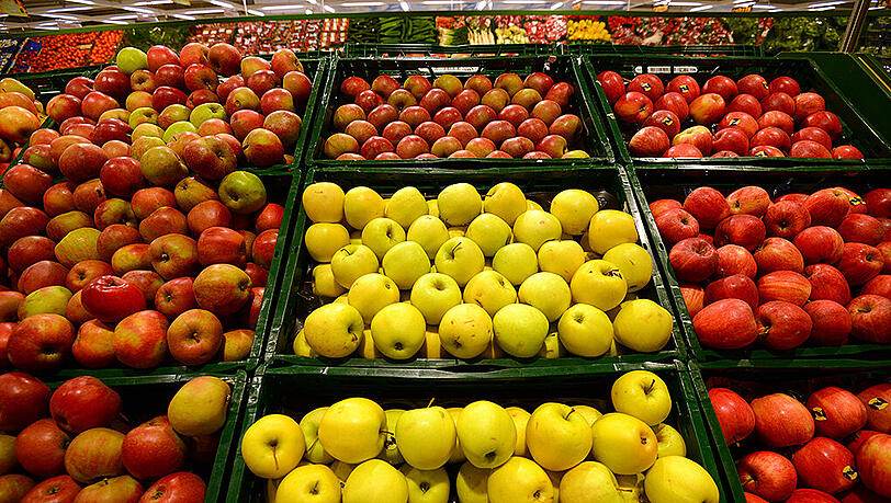 Vor allem Obst und Gemüse sind teurer geworden - die Verbraucherpreise in Bayern sind leicht angestiegen. (Archivbild) Vor allem Obst und Gemüse sind teurer geworden - die Verbraucherpreise in Bayern sind leicht angestiegen. (Archivbild)