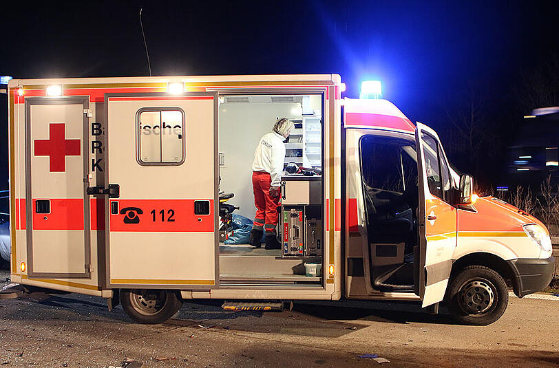 Der 19-jährige Beifahrer war schon tot, als die Rettungskräfte eintrafen.