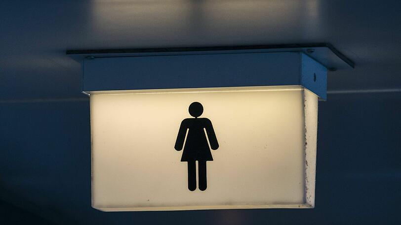 Der Spanner fotografierte auf dem Damen-WC.