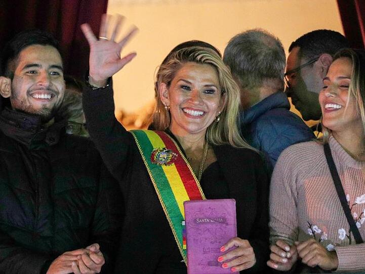 Nach dem Rücktritt von Boliviens Staatschef Evo Morales hat sich die Senatorin Jeanine Anez zur Interimspräsidentin erklärt.