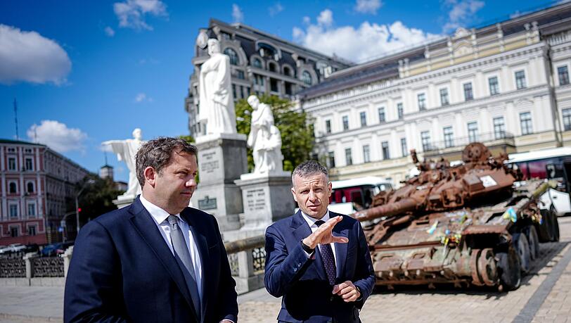 Finanzminister Lars Klingbeil trifft seinen Amtskollegen Serhij Marchenko in Kiew. Finanzminister Lars Klingbeil trifft seinen Amtskollegen Serhij Marchenko in Kiew.