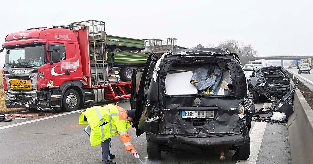 Nach-schwerem-Unfall-A94-sechs-Stunden-vollst-ndig-gesperrt