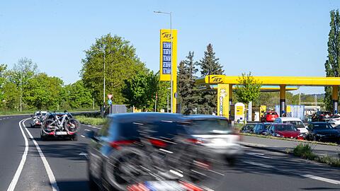 Preisunterschiede je nach Tankstelle sind laut Kartellamt momentan sehr stark (Archivbild)