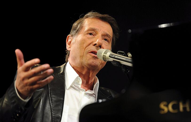 "Die angedrohte Haftstrafe ist absolut unverhältnismäßig und keine souveräne Reaktion auf eine kleine provokative Aktion von drei Punk-Girls", sagt Sänger und Entertainer Udo Jürgens.