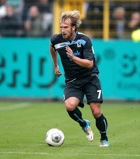 DANIEL BIEROFKA	NOTE: 2
Comeback nach fünfmonatiger Pause. In diese Partie reinzukommen war wahrlich keine Belohnung. Ihm war sein Bemühen deutlich anzumerken. Erzielte ein traumhaftes Tor zum 1:2.