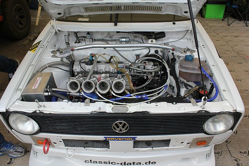 Der Rennmotor des Tourenwagen-Golf leistet 222 PS. Die Basis bildet der erste GTI-Motor mit Vierventil-Technik vom deutschen Tuner Oettinger.