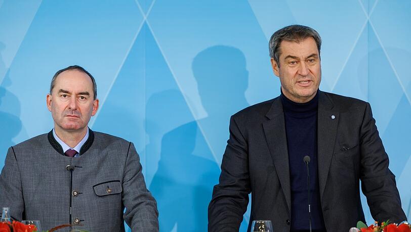Klappt's noch einmal mit ihnen? Markus Söder (r.) im vergangenen Jahr im Prinz-Carl-Palais in München neben Hubert Aiwanger. Der Vertrag für eine Neuauflage der Koalition zwischen CSU und Freien Wählern soll am Donnerstag unterzeichnet werden.