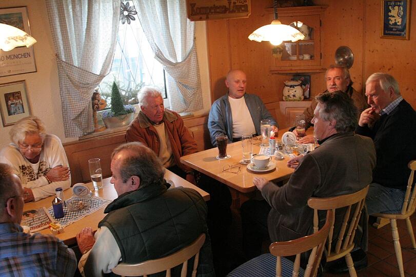 Die Blaskapelle im Löwen-Stüberl, die für Friedhelm Funkel spielte.
