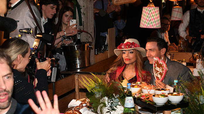 Große Aufregung: La Toya Jackson und Marcel Remus sorgen bei Käfer für tumultartige Szenen