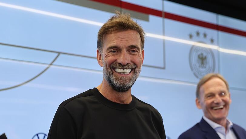 Der DFB hat Jürgen Klopp offiziell als neuen Bundestrainer vorgestellt. Der DFB hat Jürgen Klopp offiziell als neuen Bundestrainer vorgestellt.