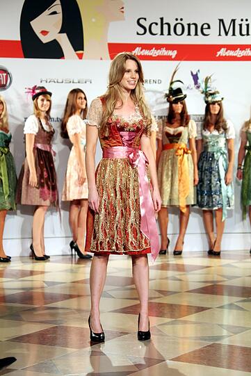 Beim großen Finale des AZ-Modelwettbewerbs wurde in der Residenz die "Schöne Münchnerin 2011" gekührt. Die schönsten Bilder vom Finale zum Durchklicken - vor und hinter den Kulissen!