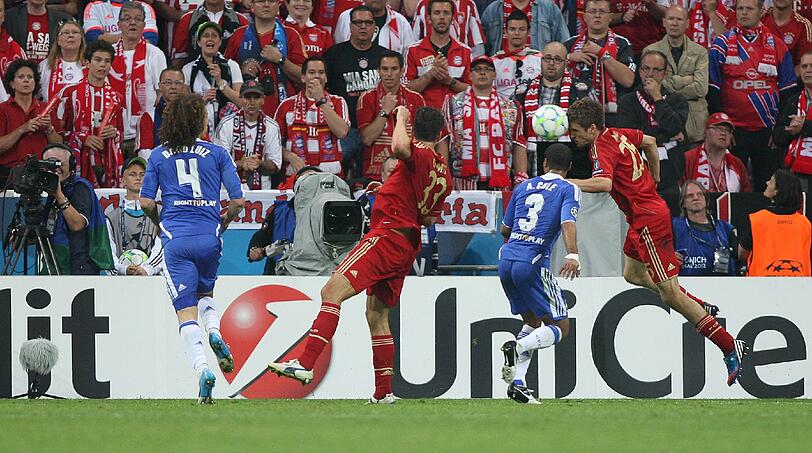 Das erlösende Führungstor für die Bayern in der 83. Minute. Müller köpft...