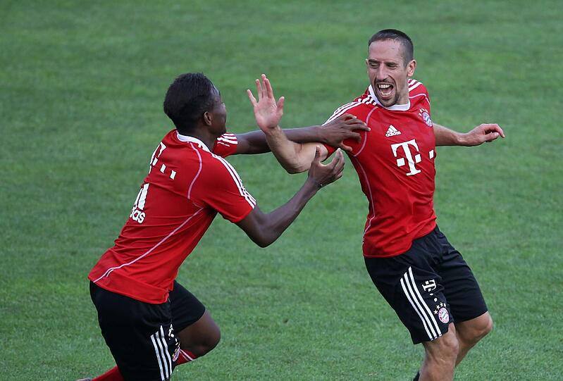 Alaba und Ribéry tragen dann noch ein Watschn-Duell untereinander aus.