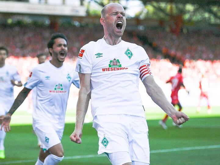 Bremens Davy Klaassen jubelt nach seinem Elfmeter-Tor zum 1:0.