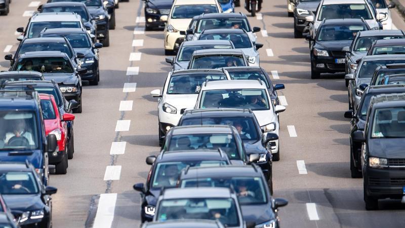 Autofahrer aus 14 Bundesländern sind am kommenden Wochenende auf Deutschlands Straßen unterwegs - weil die Herbstferien beginnen, in die zweite Woche gehen oder enden. Autofahrer aus 14 Bundesländern sind am kommenden Wochenende auf Deutschlands Straßen unterwegs - weil die Herbstferien beginnen, in die zweite Woche gehen oder enden.