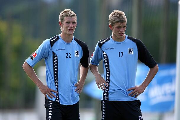 Damals noch im blauen Leiberl der Löwen (v.l.) Lars und Sven Bender. Damals noch im blauen Leiberl der Löwen (v.l.) Lars und Sven Bender.