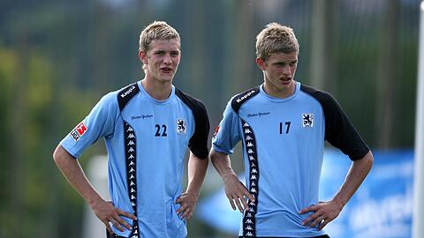 Früher Profis beim TSV 1860, heute im Amateurfußball glücklich geworden: die Zwillinge Lars (li.) und Sven Bender.