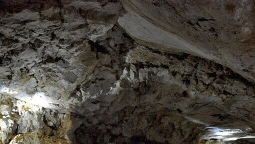 Die 27 eingeschlossenen Menschen müssen in der Höhle ausharren bis der Wasserstand wieder sinkt. (Symbolbild) Die 27 eingeschlossenen Menschen müssen in der Höhle ausharren bis der Wasserstand wieder sinkt. (Symbolbild)