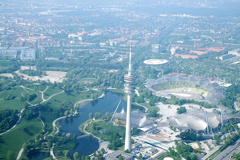 Was der Fernsehturm im Olympiapark mit der Luftfracht zu tun hat? Ganz einfach: Die 2012 transportierte Fracht wog 315.000 Tonnen. Das ist das sechsfache Gewicht des Olympiaturms.