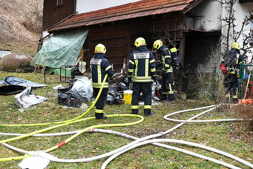 Der Sachschaden beträgt 35.000 Euro - die Ursache für den Kellerbrand ist derzeit noch unklar. Die Bilder vom Feuerwehreinsatz.